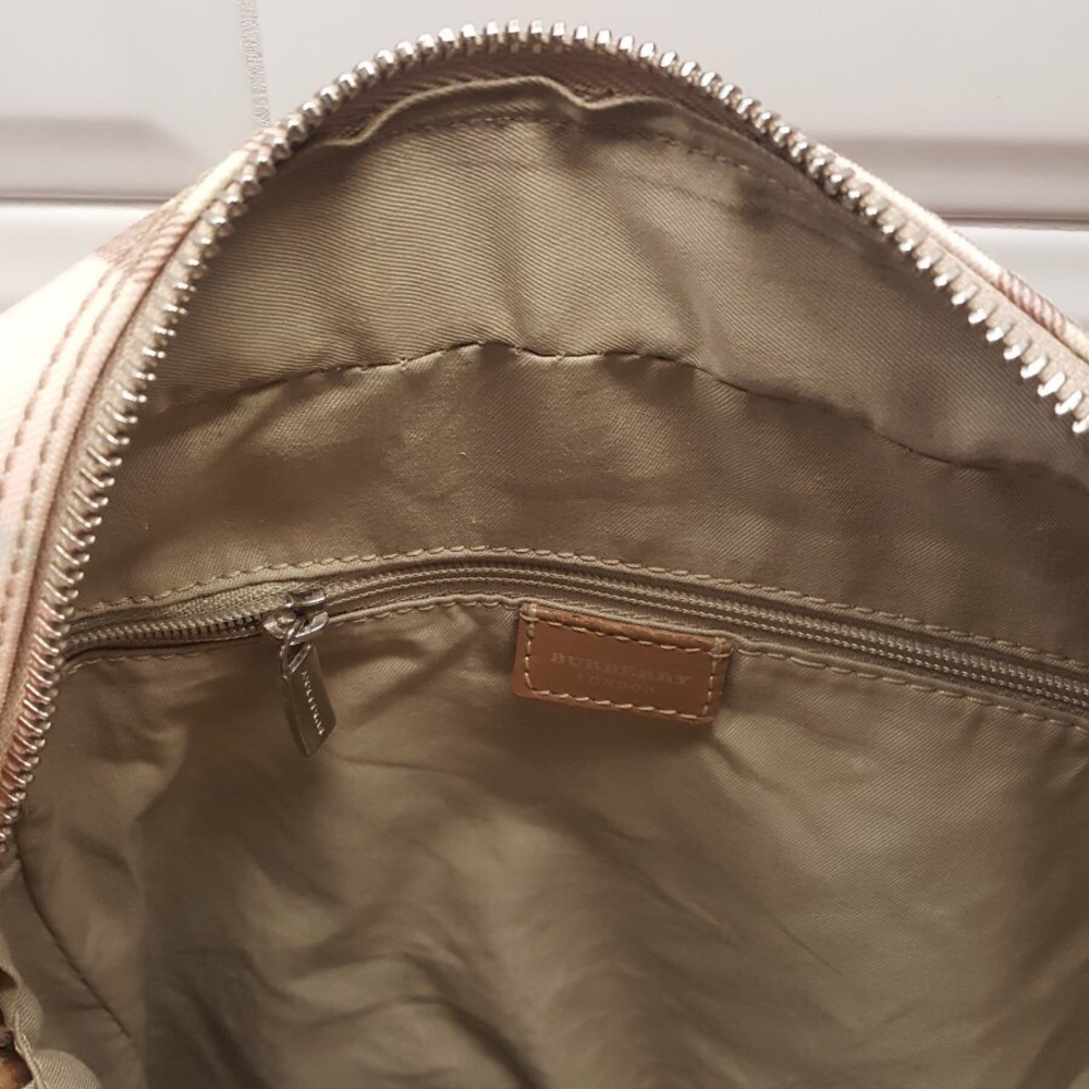 🎉Host Pick🎉 BURBERRY Candy Nova Shoulder Bag - Picture 7 of 8